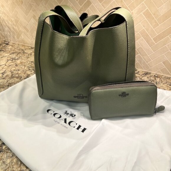 COACH Hadley Hobo - Picture 7 of 9